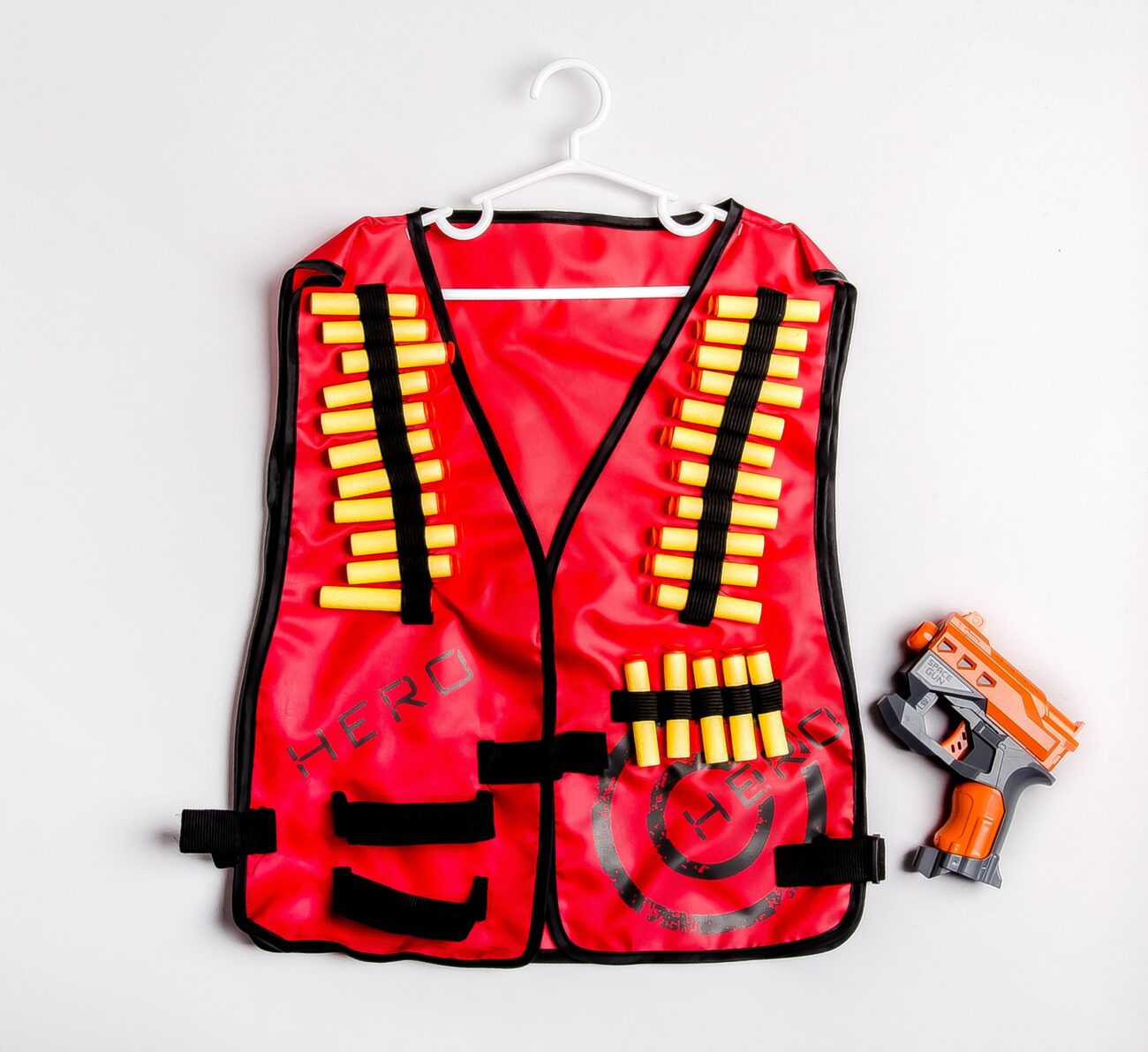 gilet et pistolet balles mouss