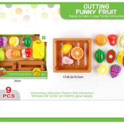 planche a decouper avec fruits